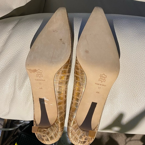 Like new Size 11 AA  Gold Silver Metallic Pointed Heels (fit like a 10) - Picture 4 of 4